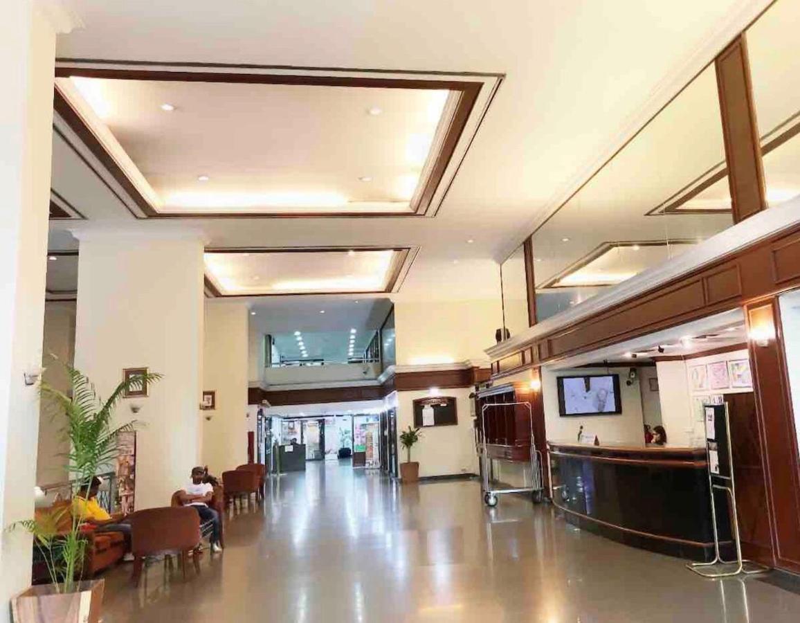 Omni Tower Cozy Apartment Near Nana Bts Bangkok Esterno foto