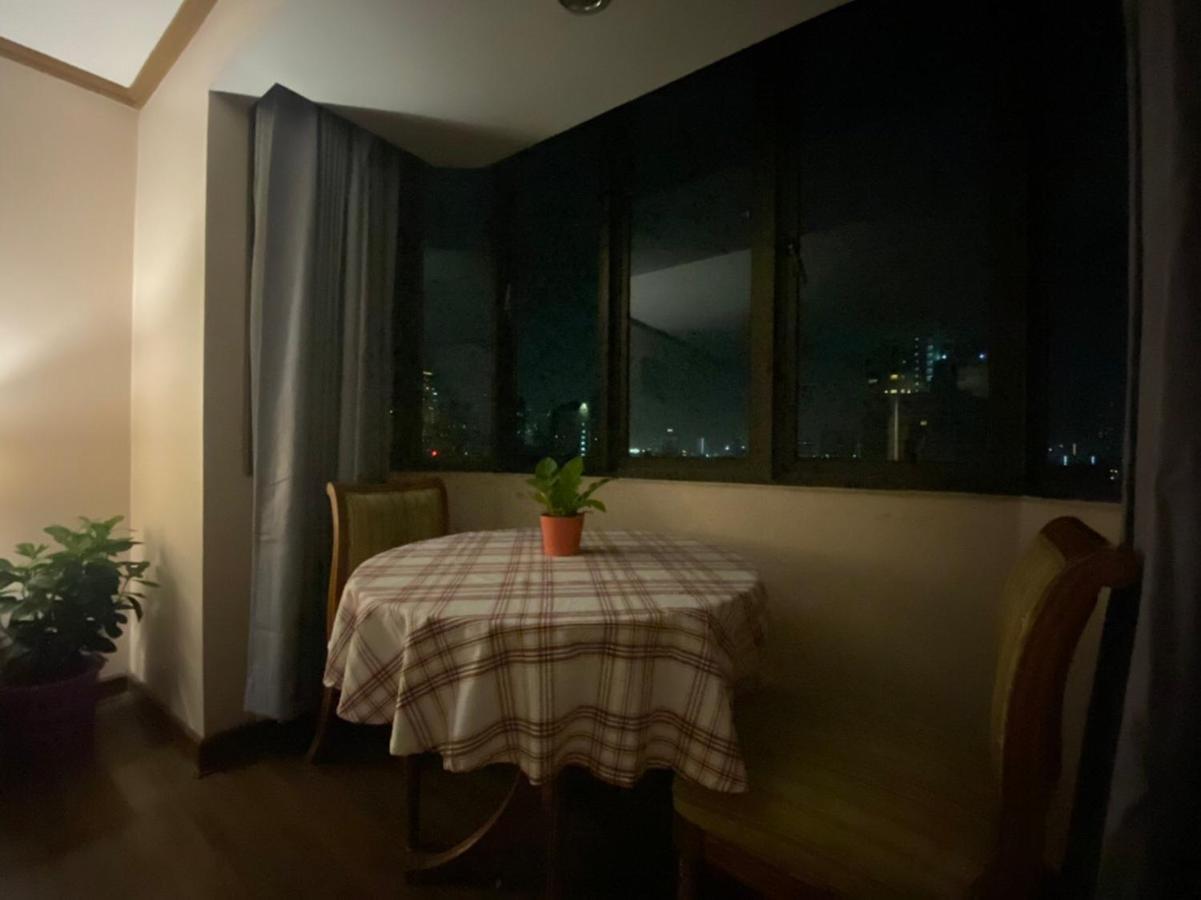 Omni Tower Cozy Apartment Near Nana Bts Bangkok Esterno foto